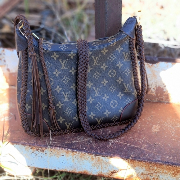 Refurbished LV Crossbody Purse- Hand Braided Leather Accent - Picture 7 of 8